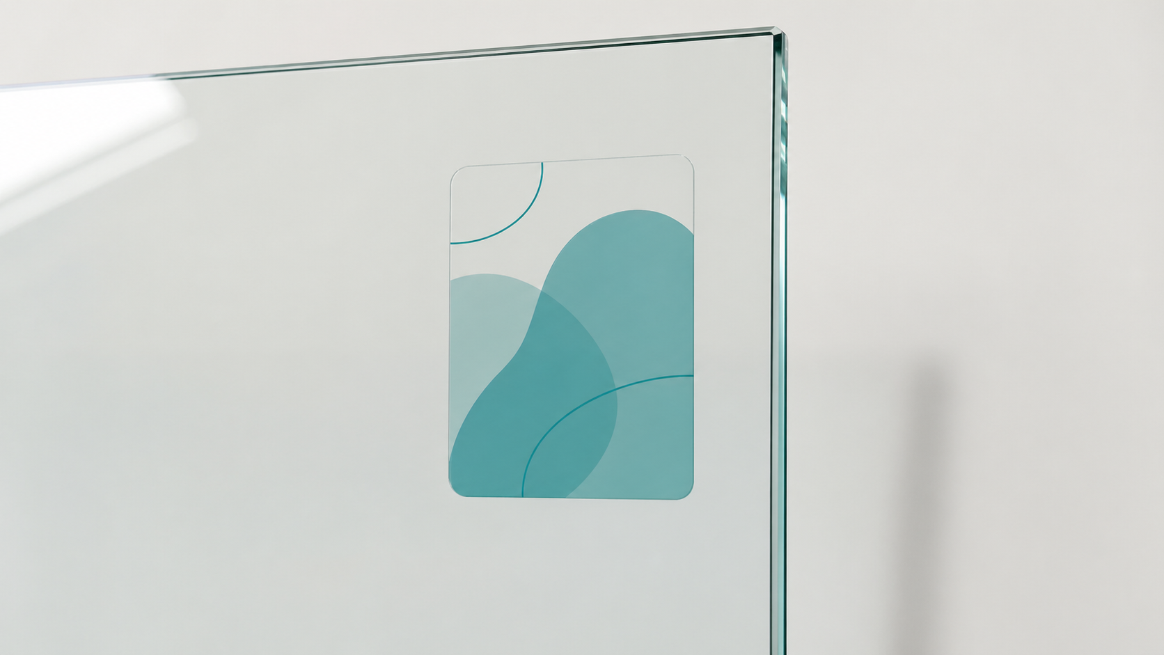 Hinterglasaufkleber von innen auf Schaufenster geklebt — von außen sichtbar, aufkleberdrucker.de