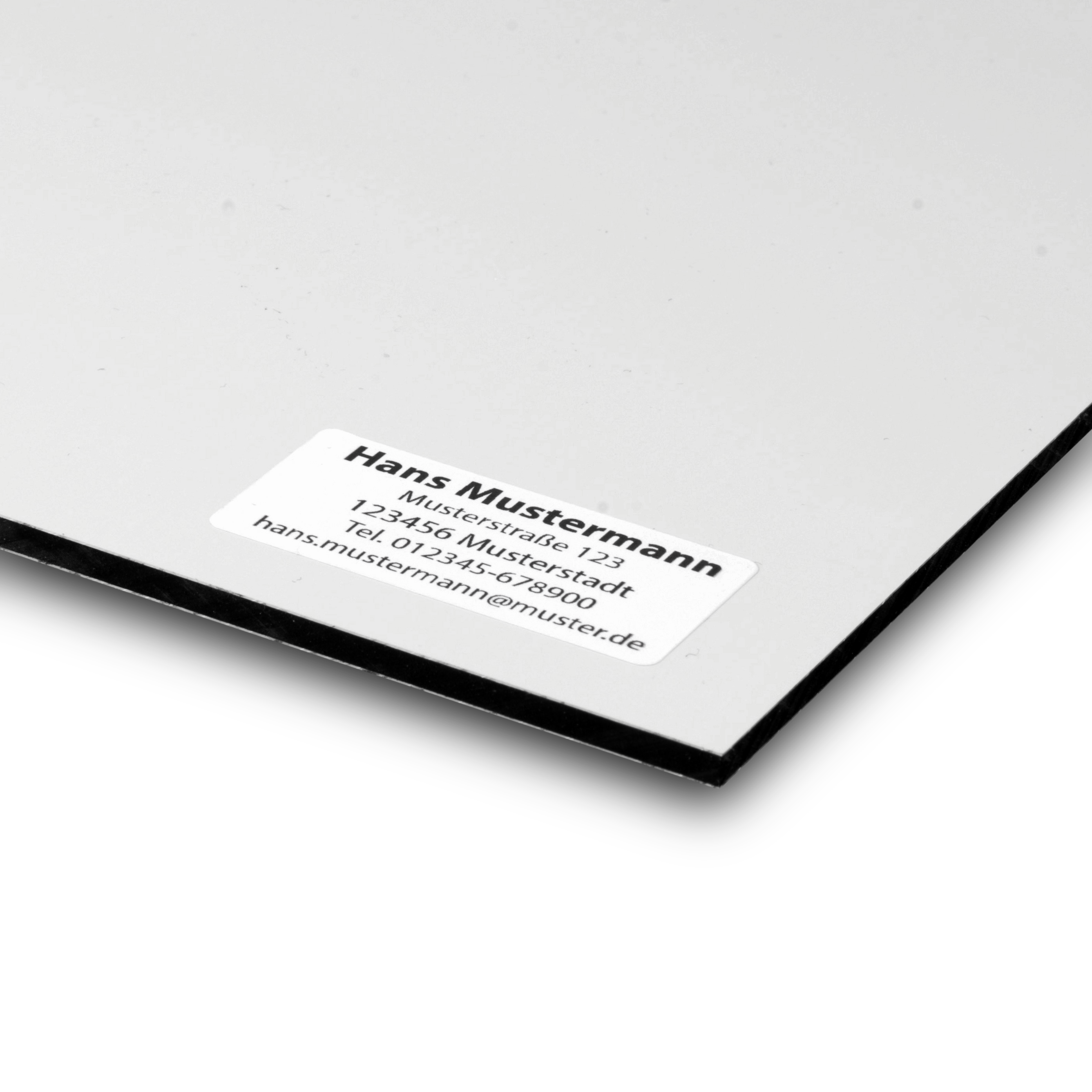 Adress-Etiketten 51x25 mm von aufkleberdrucker.de, 250 Stück Rollenetiketten auf dem Bild sichtbar