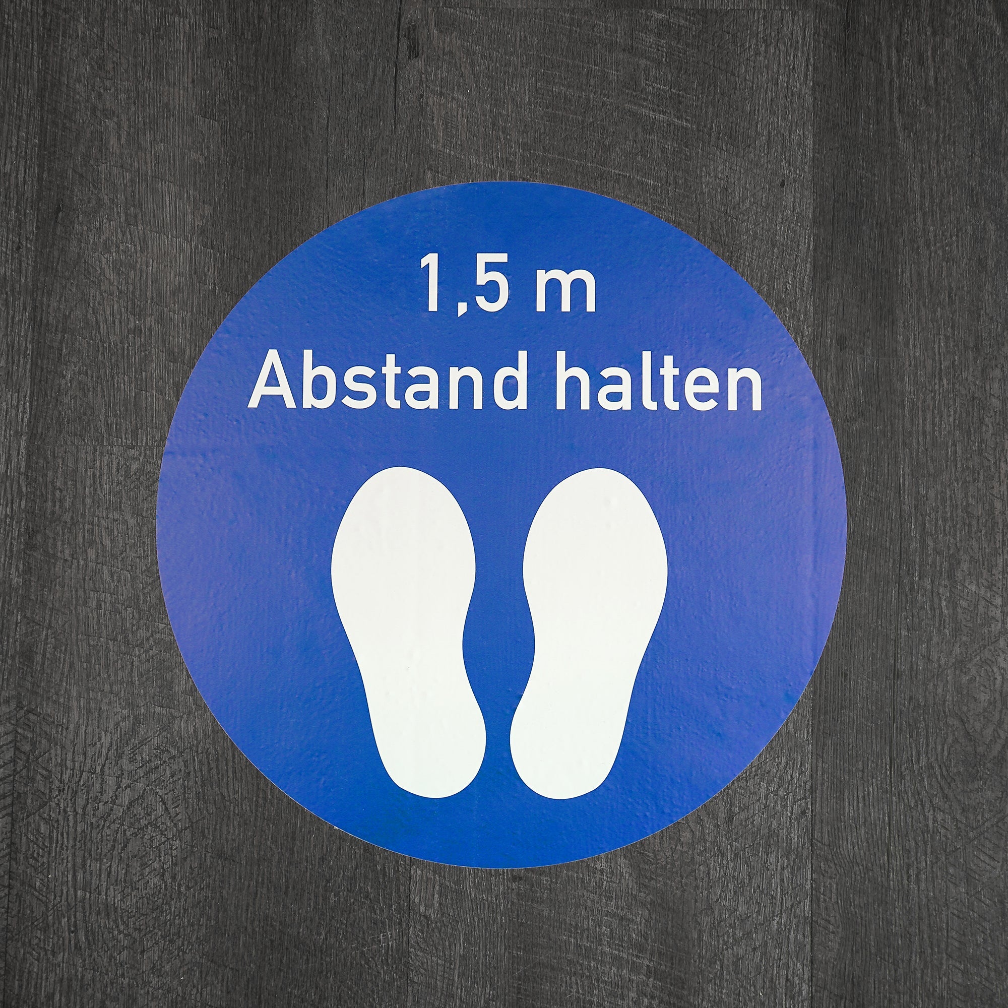 Blauer runder Fußbodenaufkleber mit Abstand halten, 400x400 mm, für soziale Distanz auf Bodenflächen.