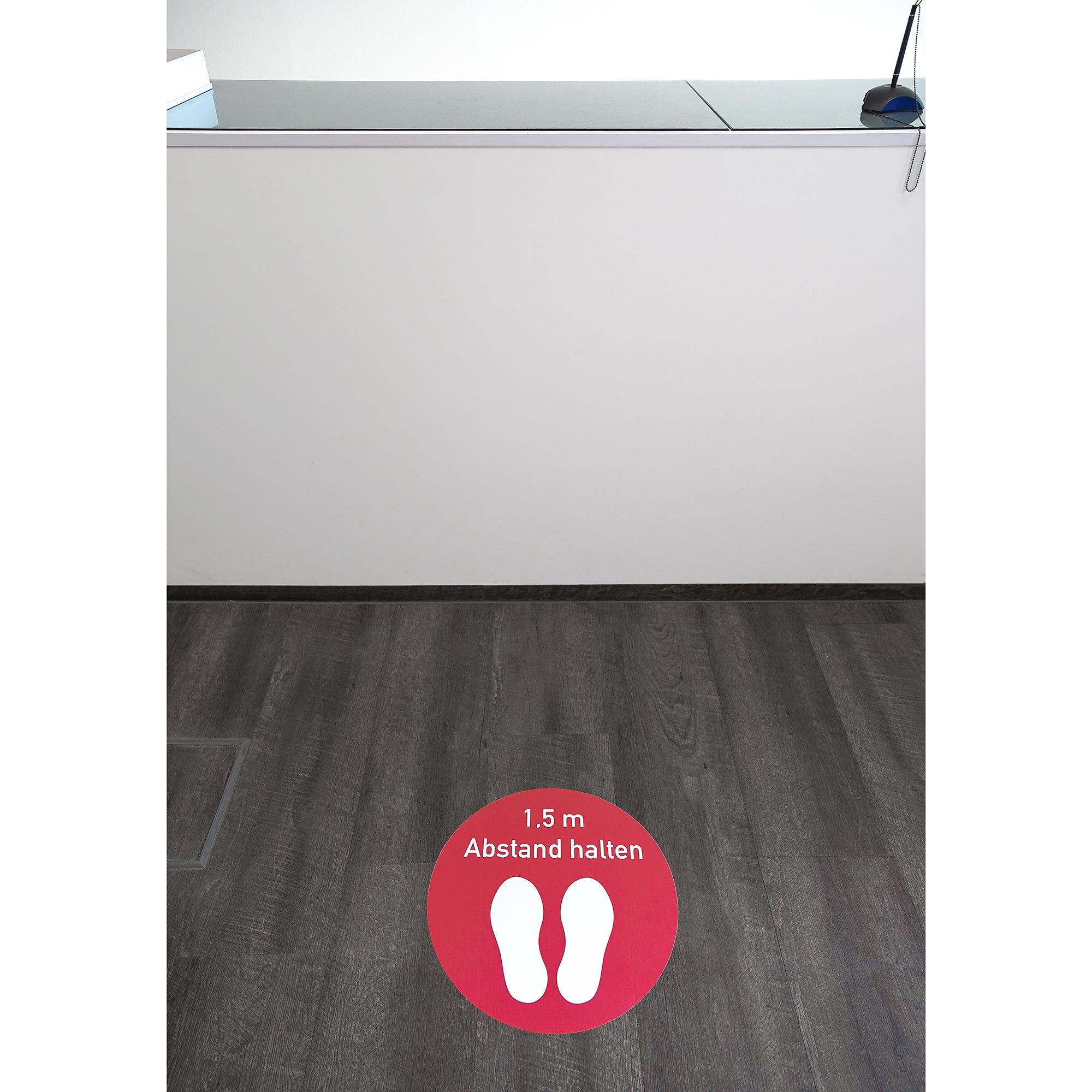 Runder roter Fußbodenaufkleber mit Abstand halten, 400 x 400 mm, aufkleberdrucker.de, für soziale Distanzierung
