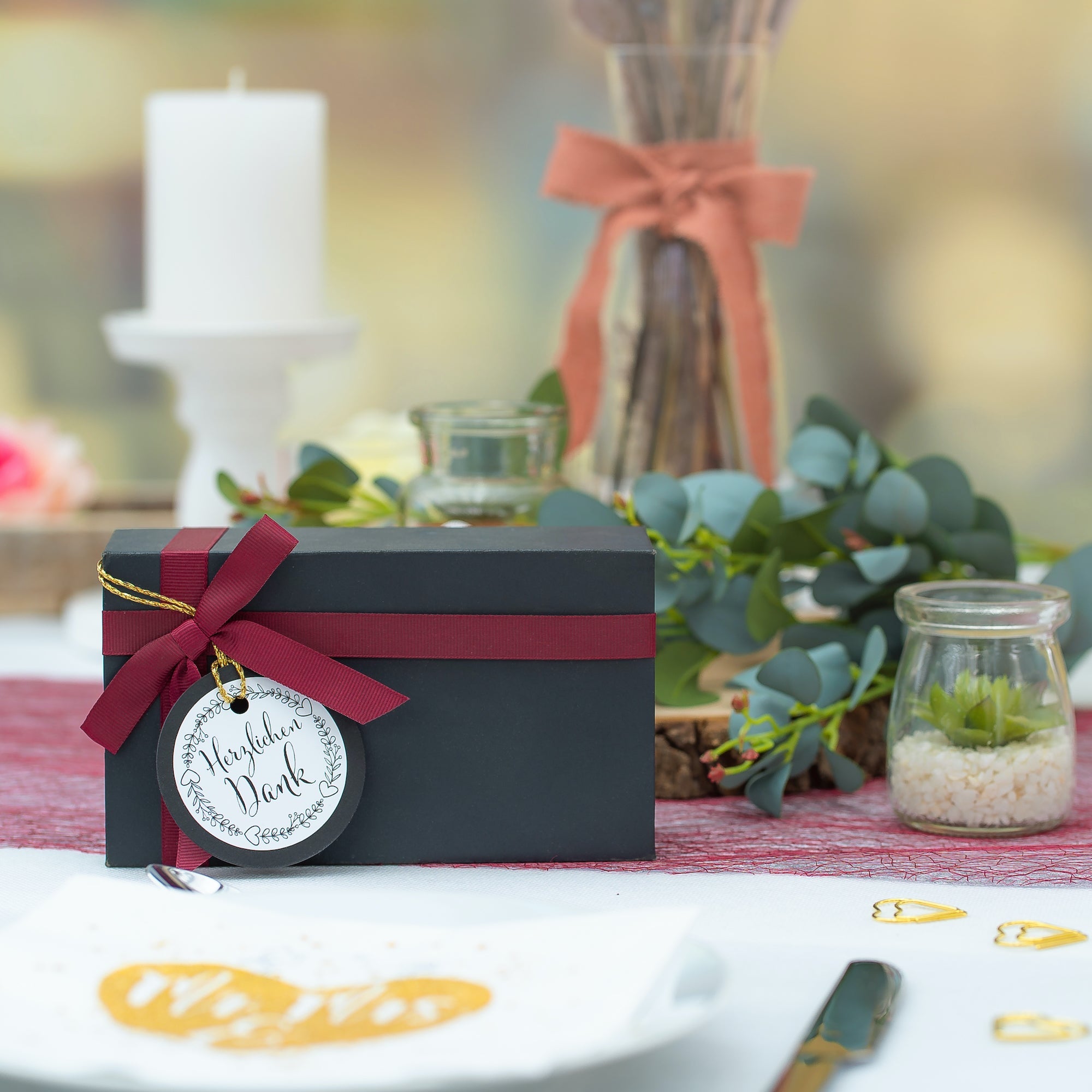 Schwarz-weißer Hochzeitsaufkleber mit "Herzlichen Dank" in verschiedenen Größen, Set mit 80 Aufklebern, aufkleberdrucker.de