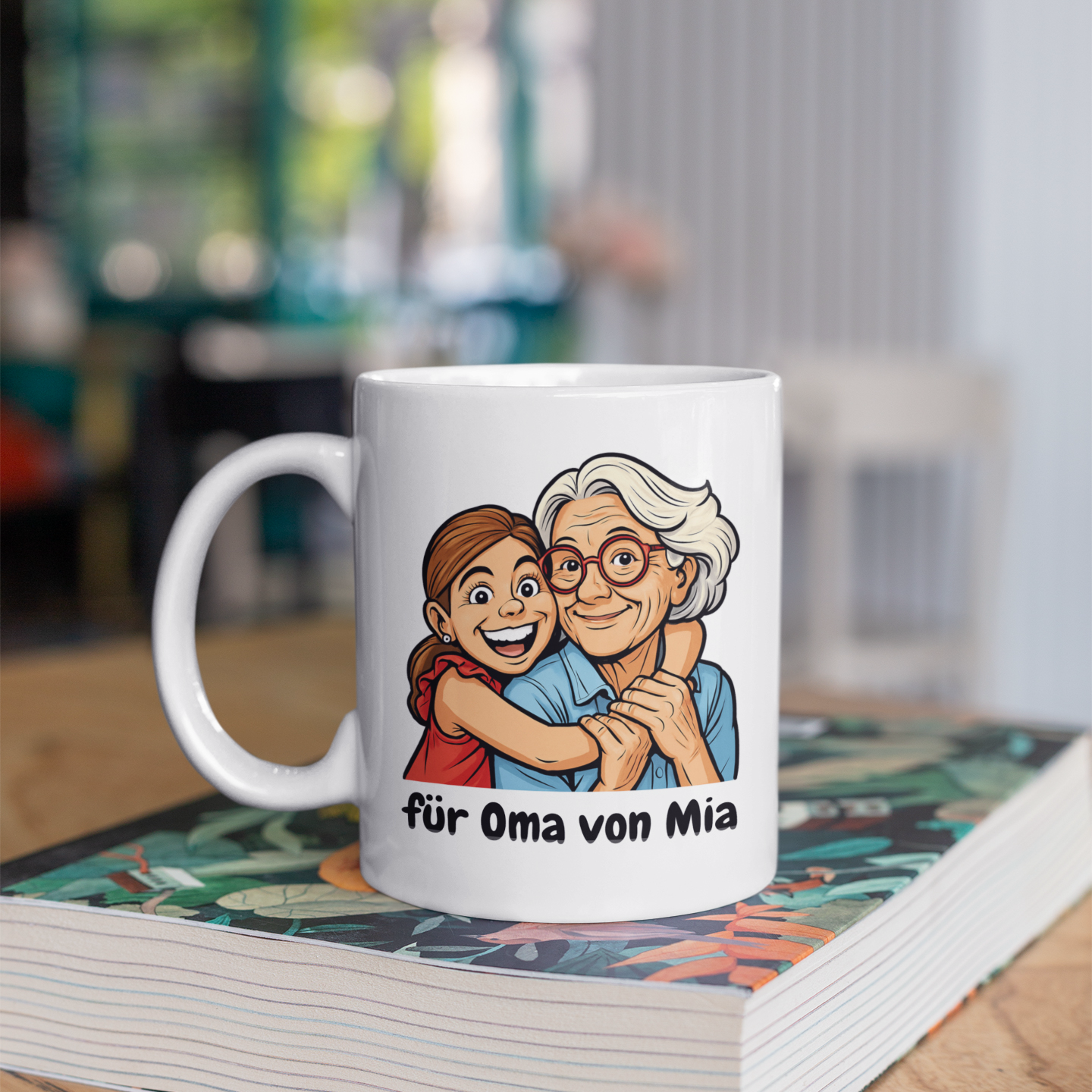Personalisierte Keramiktasse mit Namen und Karikatur, humorvolles Comic-Design, ideal für individuelle Geschenke.