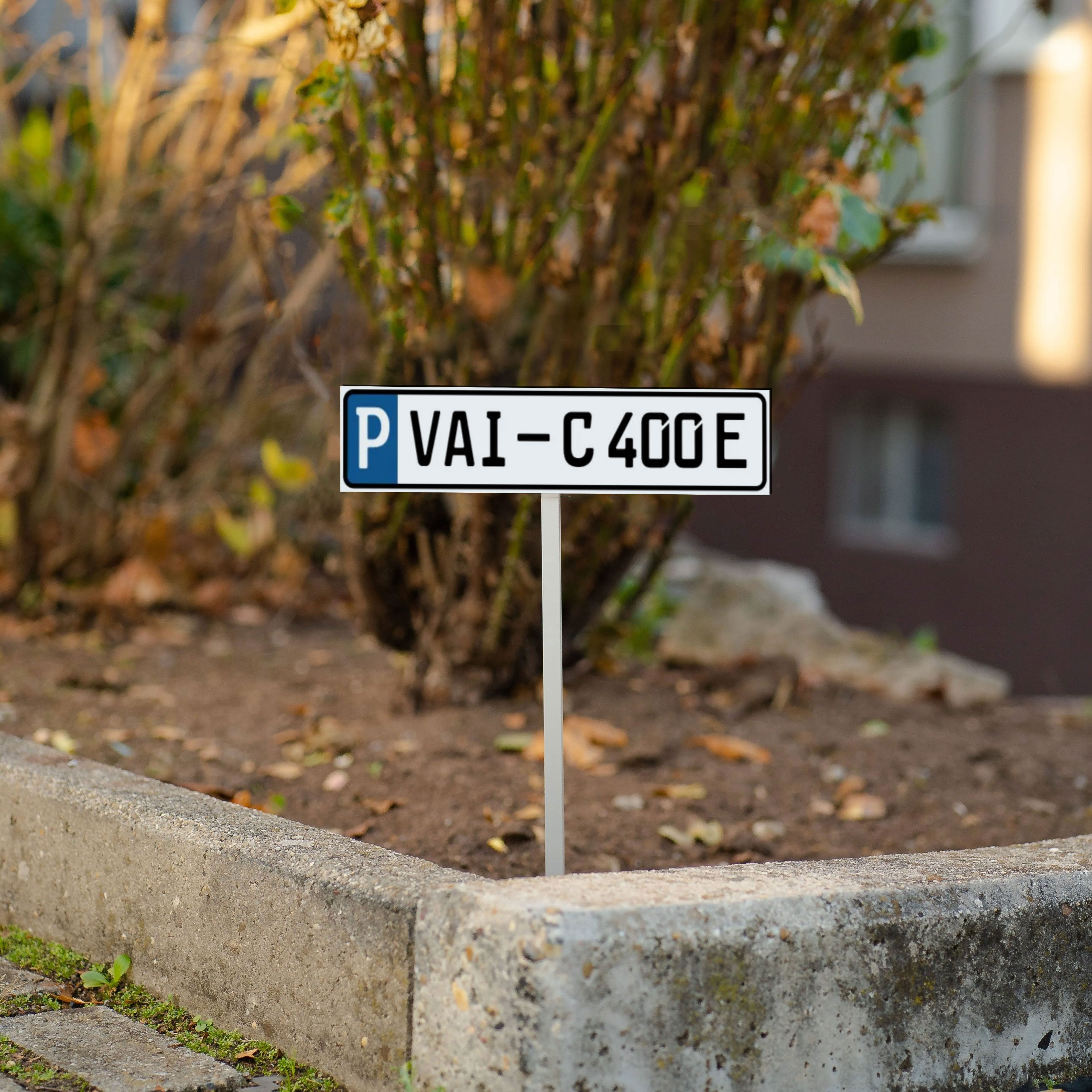 Parkplatz Schild in Kennzeichen-Größe 520x110 mm