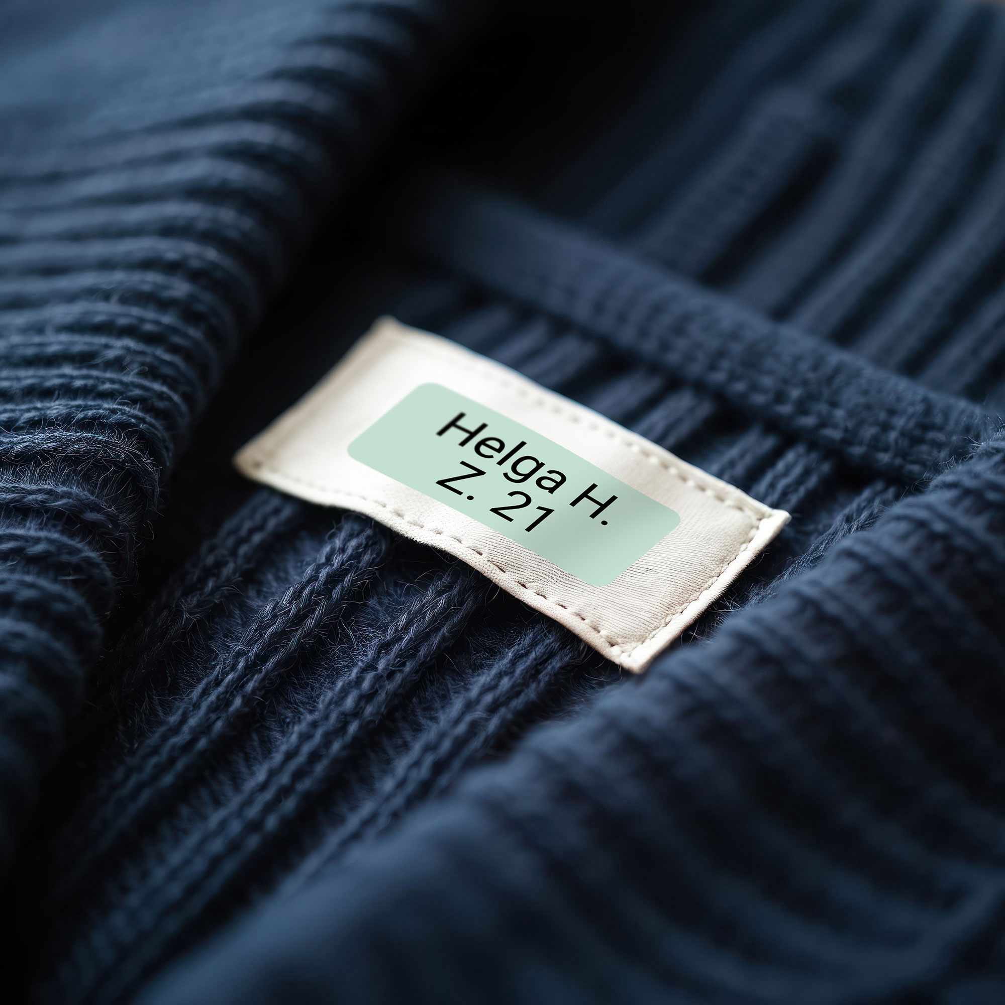 225 kleine Namensaufkleber für Senioren, 2-zeilig, 30x13 mm, aufkleberdrucker.de, mit sichtbarem Beispielaufkleber