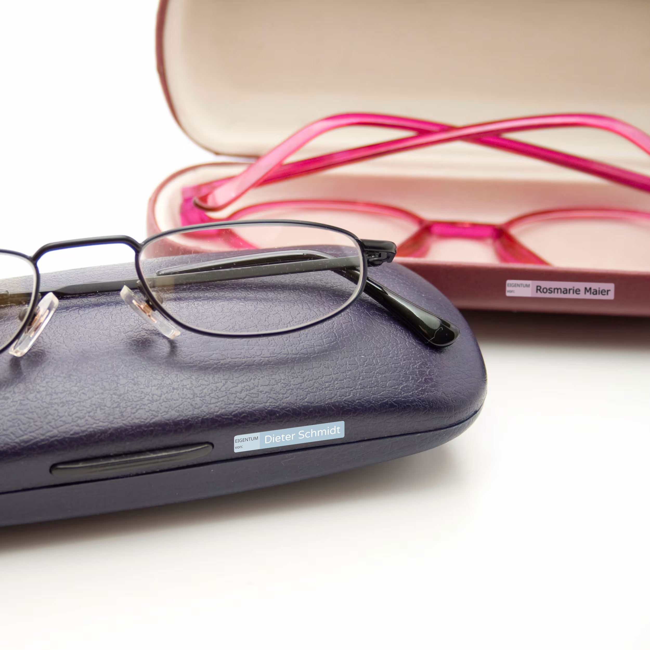 Senioren-Namensaufkleber von aufkleberdrucker.de, 3 Größen, für Spülmaschine und Waschmaschine, klare Beschriftung auf weißem Hintergrund