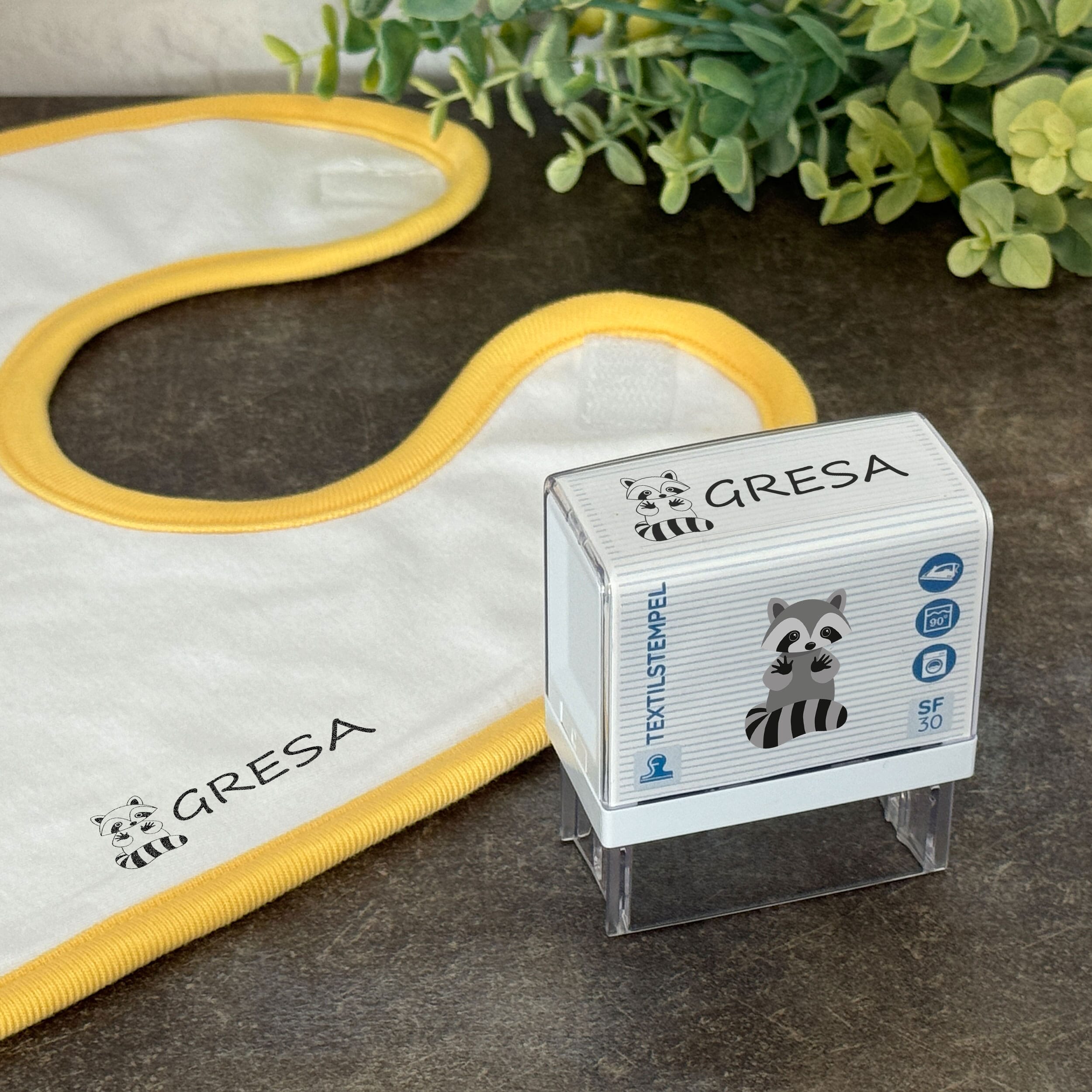 Textilstempel für Kinder mit Waschbär-Motiv von stempel-fabrik.de, personalisierbar, 47 x 18 mm, ideal für kreative Kinderprojekte