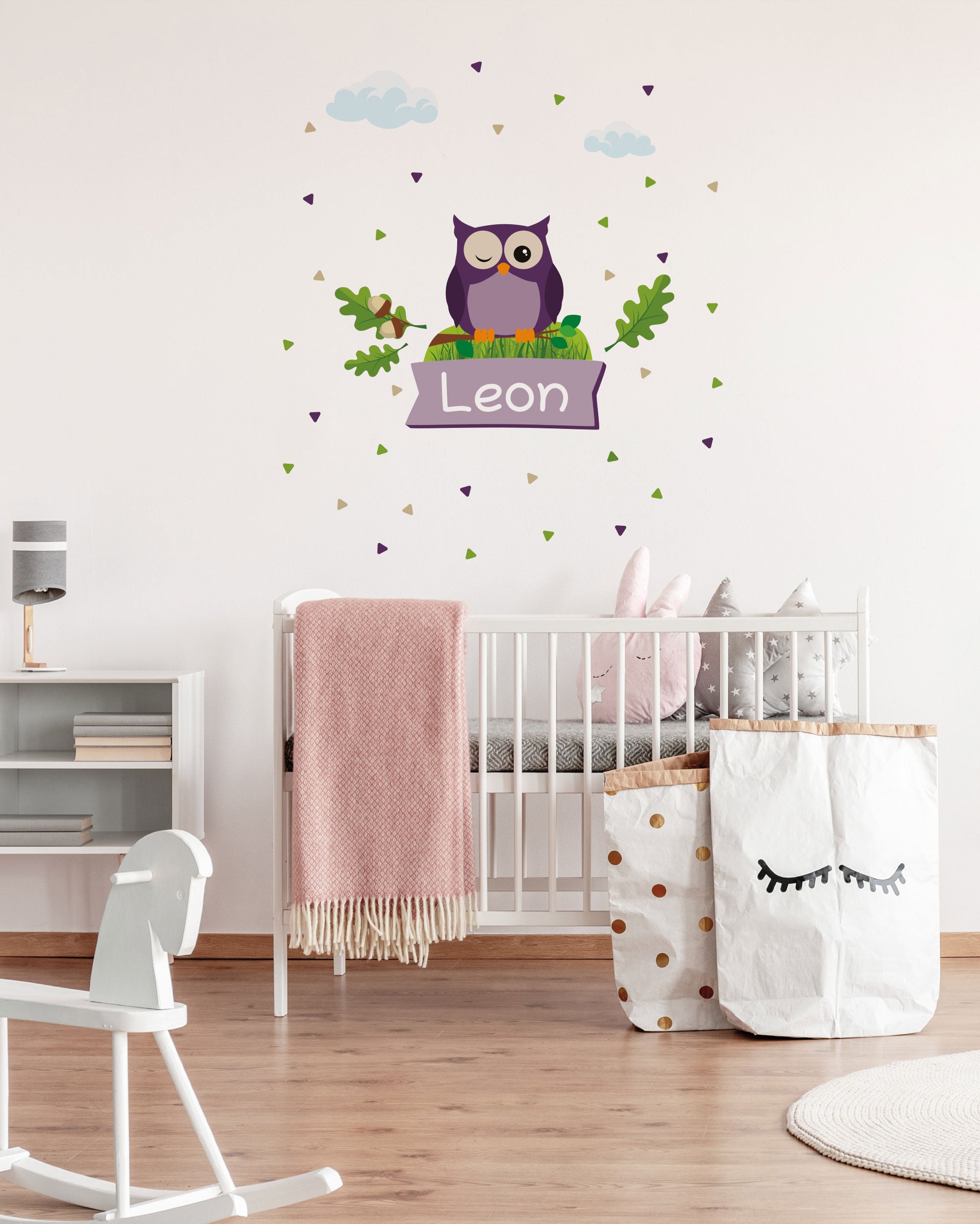 Individualisierbarer Türaufkleber mit Eulenmotiv für Kinderzimmer, von aufkleberdrucker.de, zeigt detailreiche Eule auf glatter Tür.
