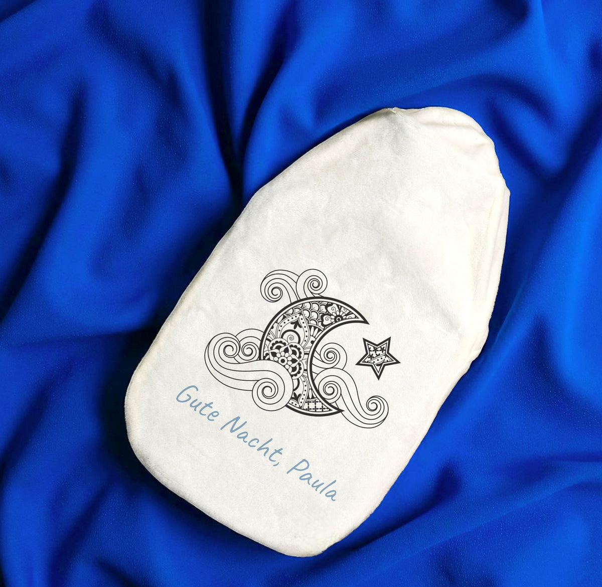 Personalisierte Wärmflasche mit Wunschmotiv und Namen, weiches Material und individuell gestalteter Bezug, ideal für Komfort und Wärme.