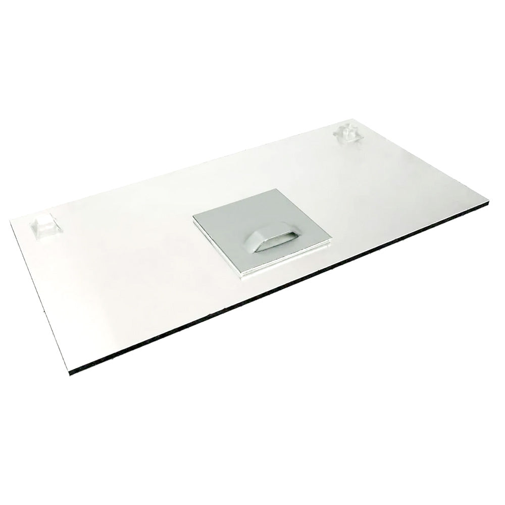 Zwei Haftbleche 45x45 mm mit Öse und Dübel für Schilderbefestigung, sichtbar auf der Verpackung.