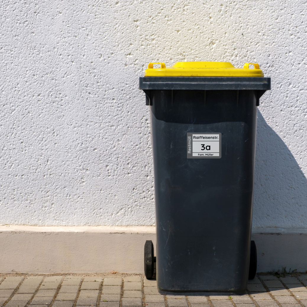Vier wetterfeste Mülltonnenaufkleber in 19x14 cm, individuell gestaltbar, mit bunten Symbolen für Abfalltrennung und Recycling.