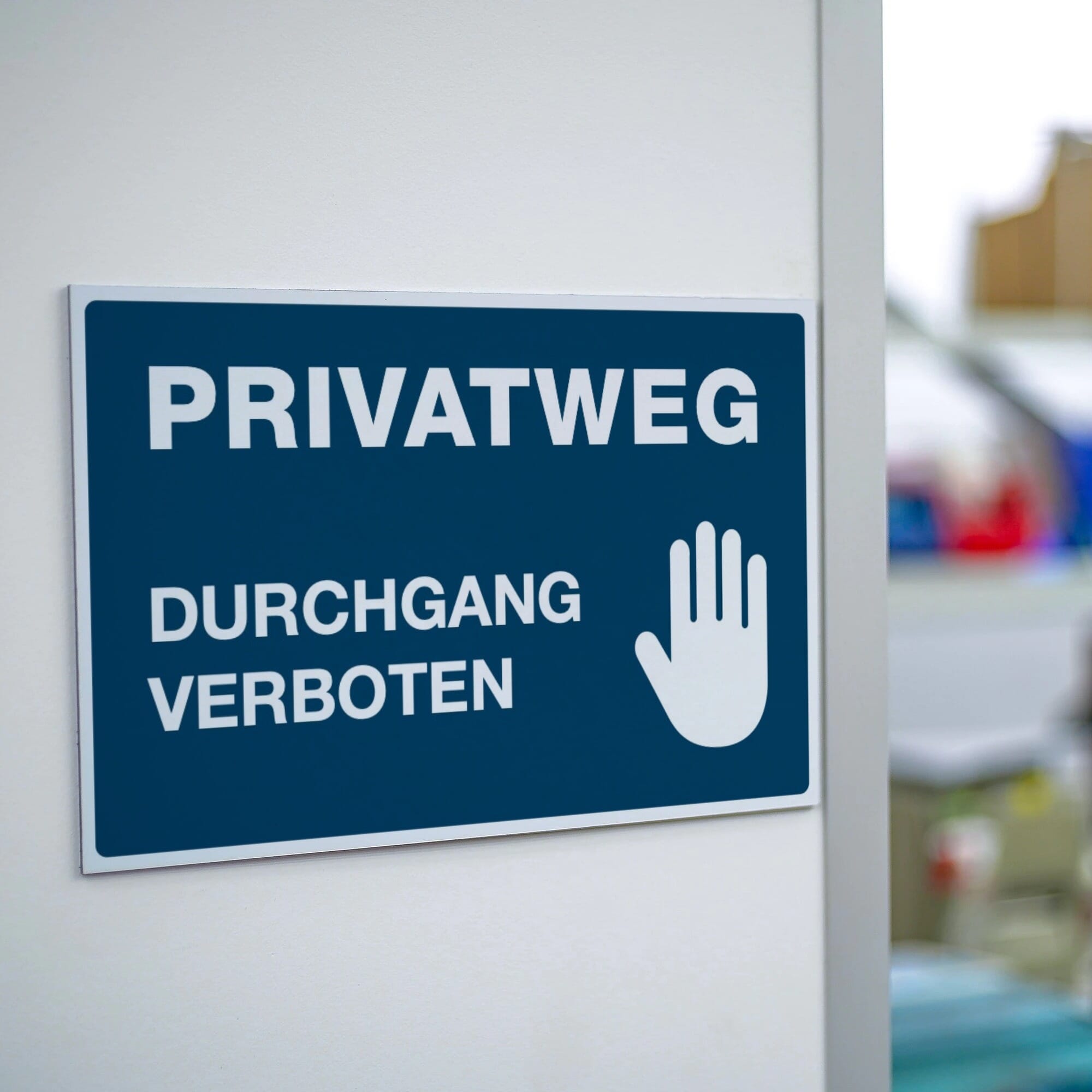 Blauer Aluminium-Verbundschild PRIVATWEG - DURCHGANG VERBOTEN, 300x200x4 mm, mit klarer Beschriftung, für private Wege.