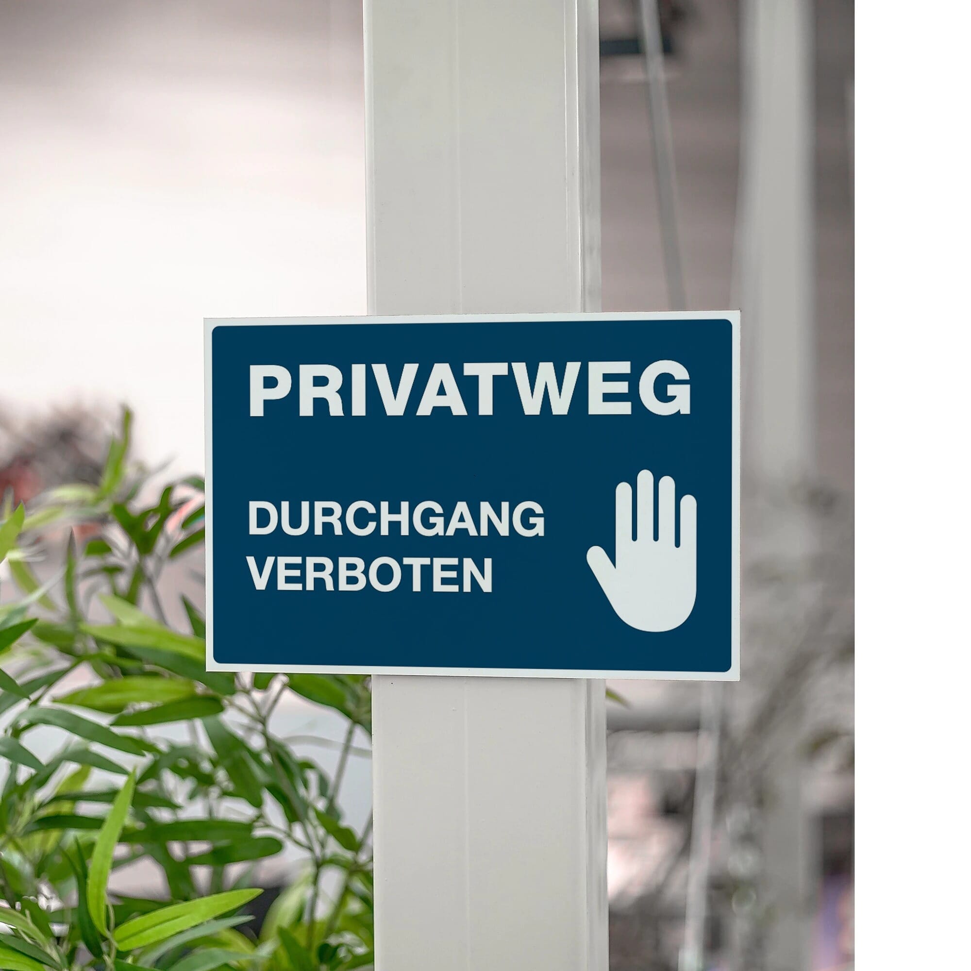 Blauer Aluminium-Verbundschild Privatweg mit Durchgang Verboten, 300x200x4 mm, zeigt klare Warnung und Schildbeschriftung