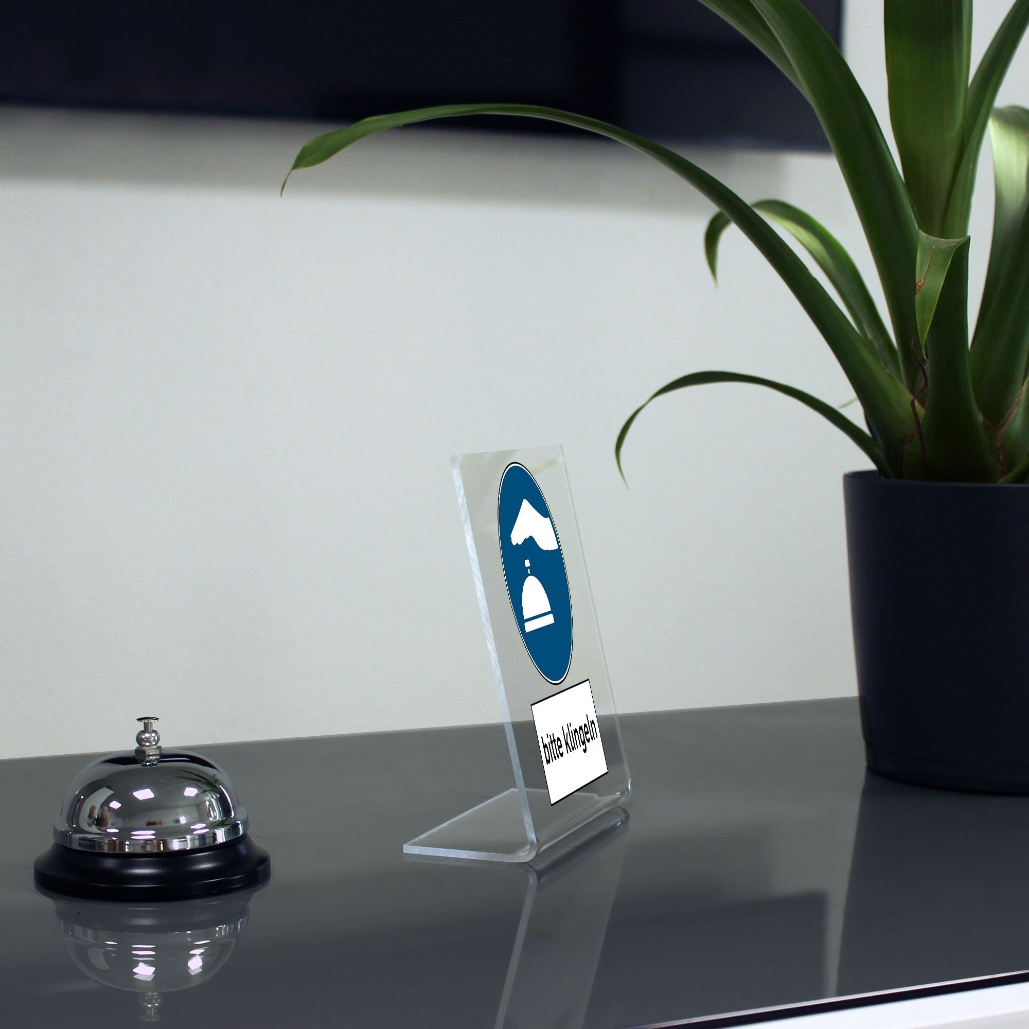 Acrylaufsteller "Bitte klingeln" in A6-Größe, transparent mit schwarzem Text, für Tür- oder Eingangsbeschilderung