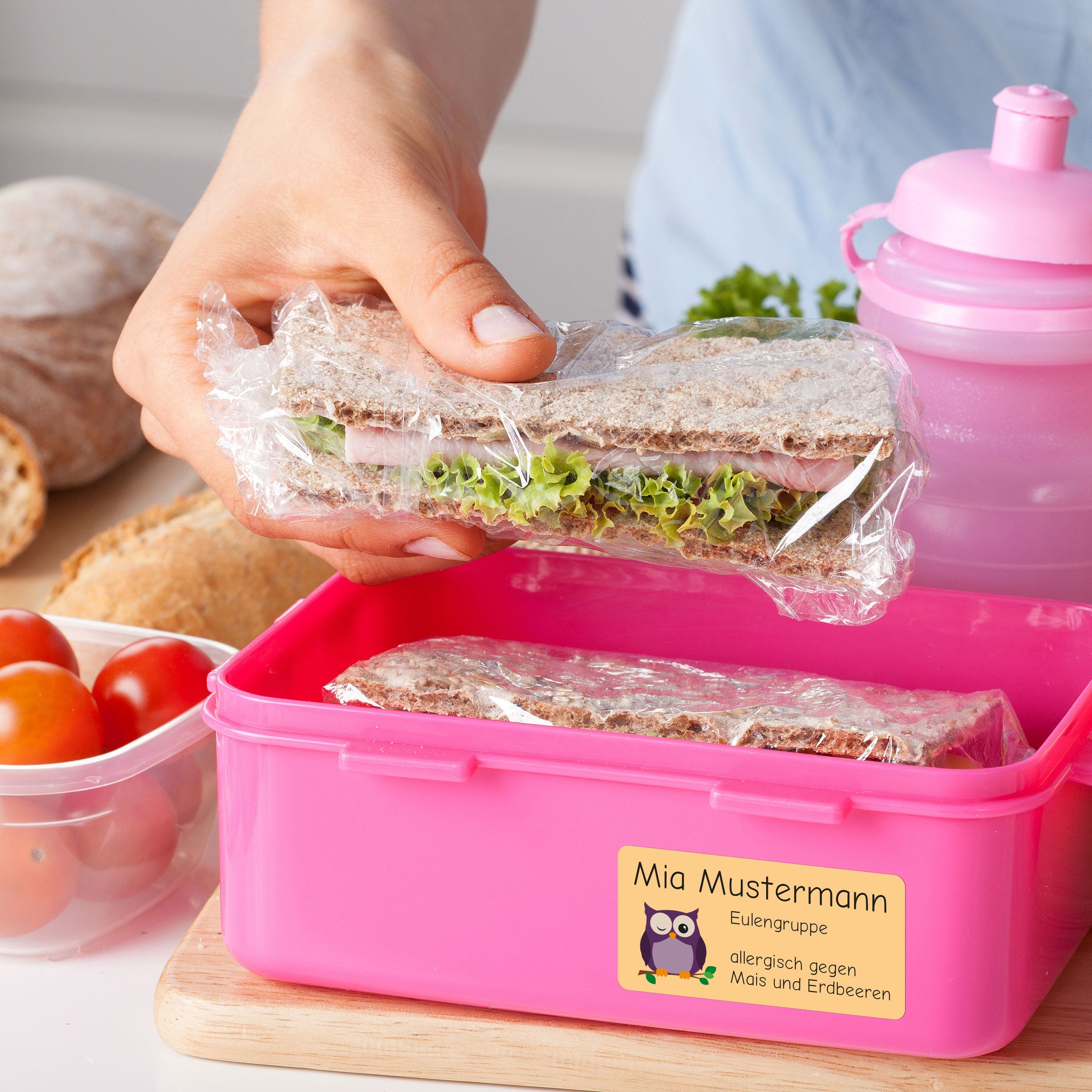 Hundert individuelle Adressaufkleber in 50x25 mm aufkleberdrucker.de, ideal für Schule und Kita, mit personalisiertem Design.