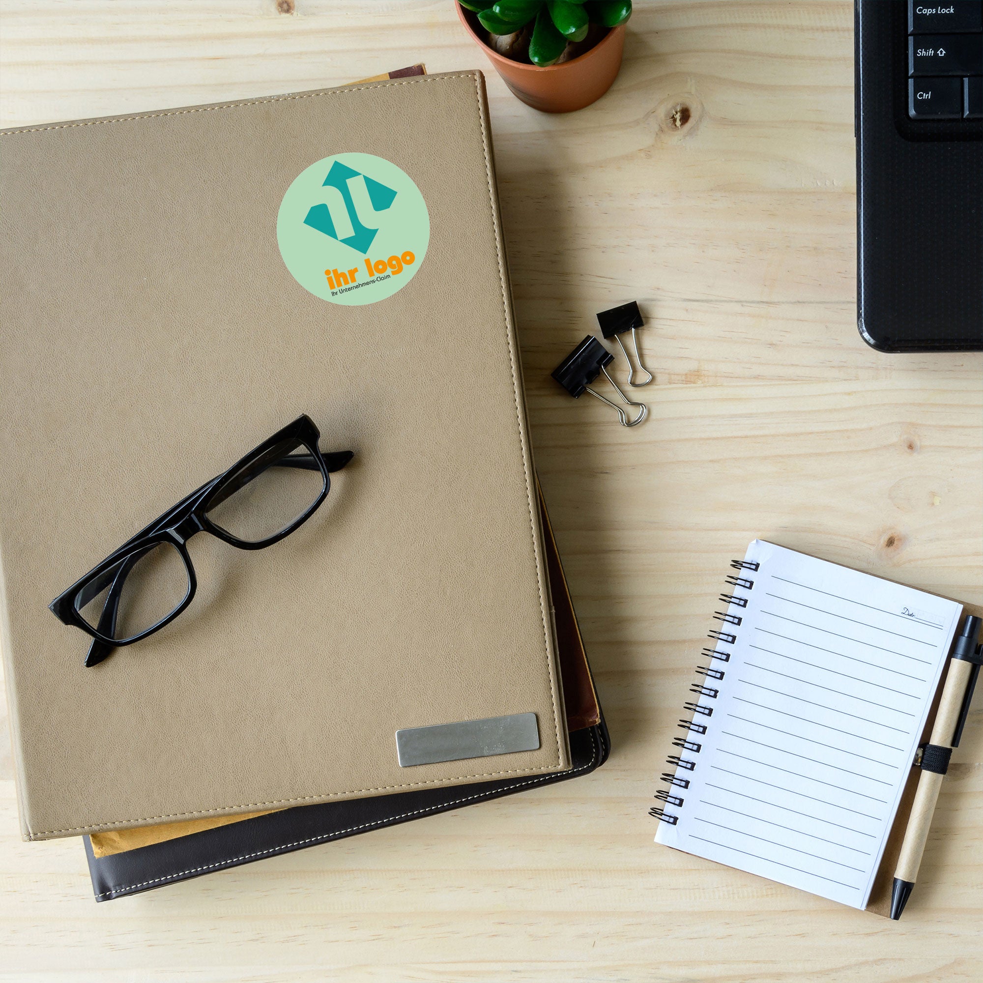 Runder Logo-Aufkleber von Orafol, 40 mm Durchmesser, mit hellem Design auf weißem Hintergrund.