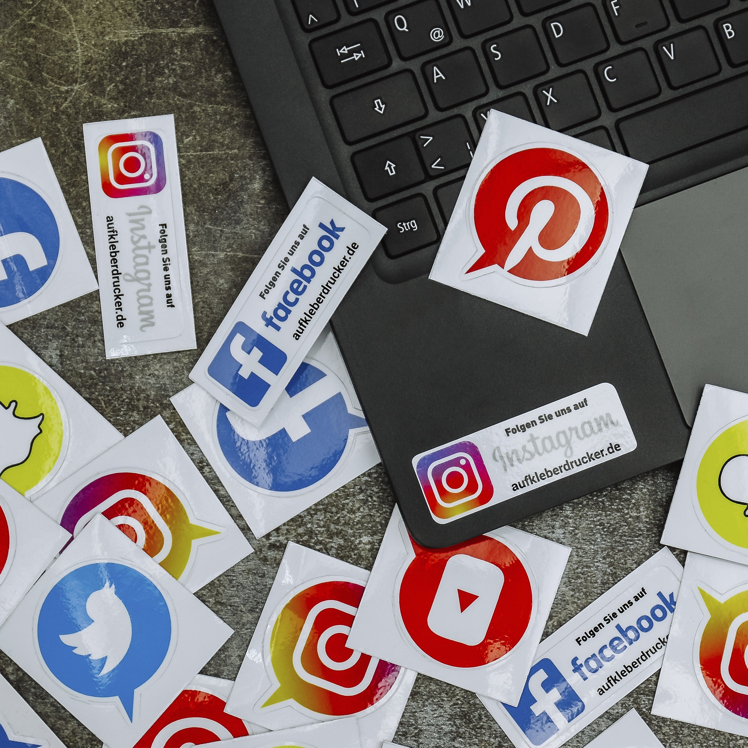 Social-Media Aufkleber Facebook individuell - Set (2 Bögen - 72 Stück - 200x300 mm)