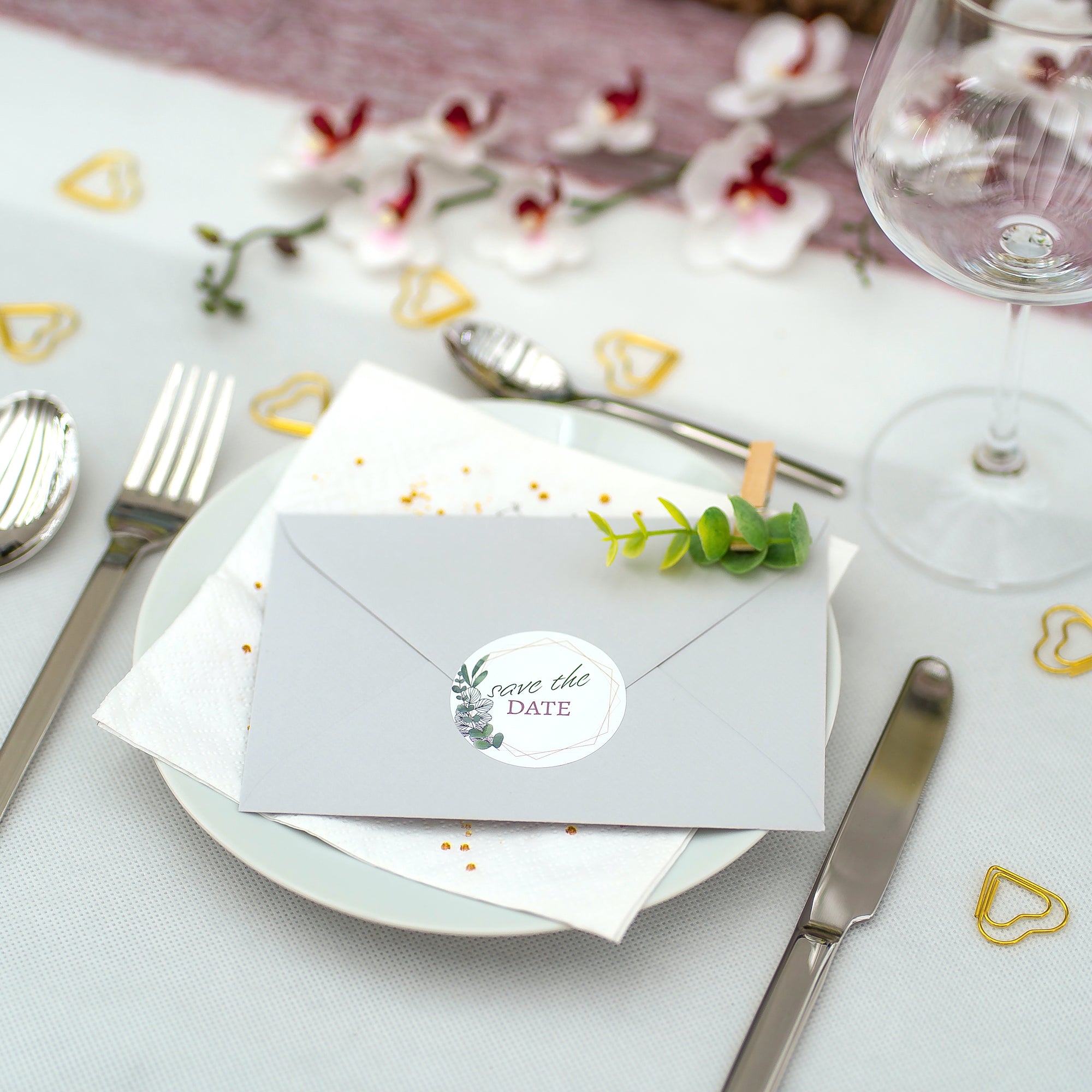 Hochzeit-Aufkleber mit Eukalyptus-Design, 80 Stück in verschiedenen Größen und Texten, ideal für Save-the-Date-Karten.