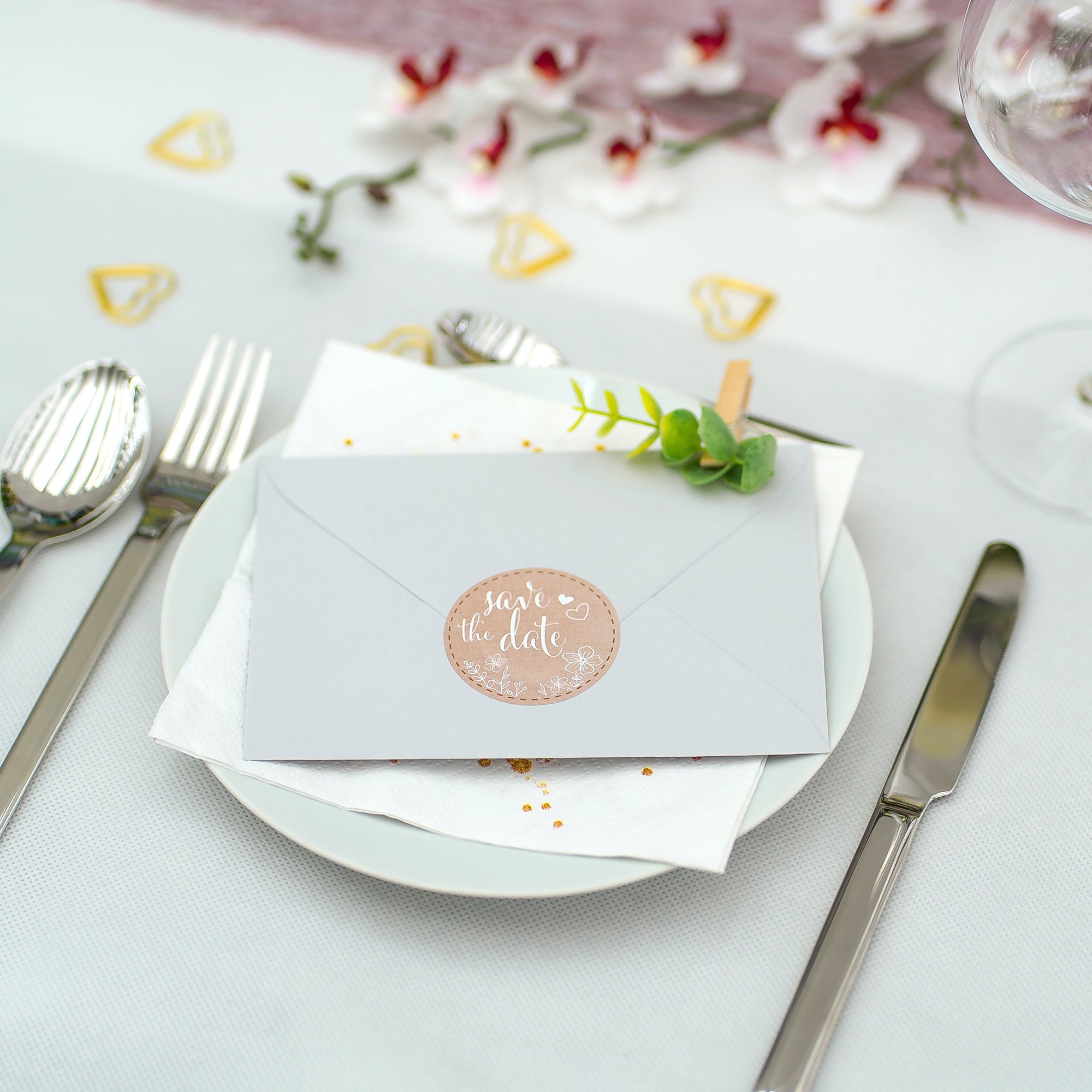 Set mit 80 Papierdekor-Aufklebern für Hochzeit, verschiedene Größen und Texte, ideal für Save-the-Date Karten.
