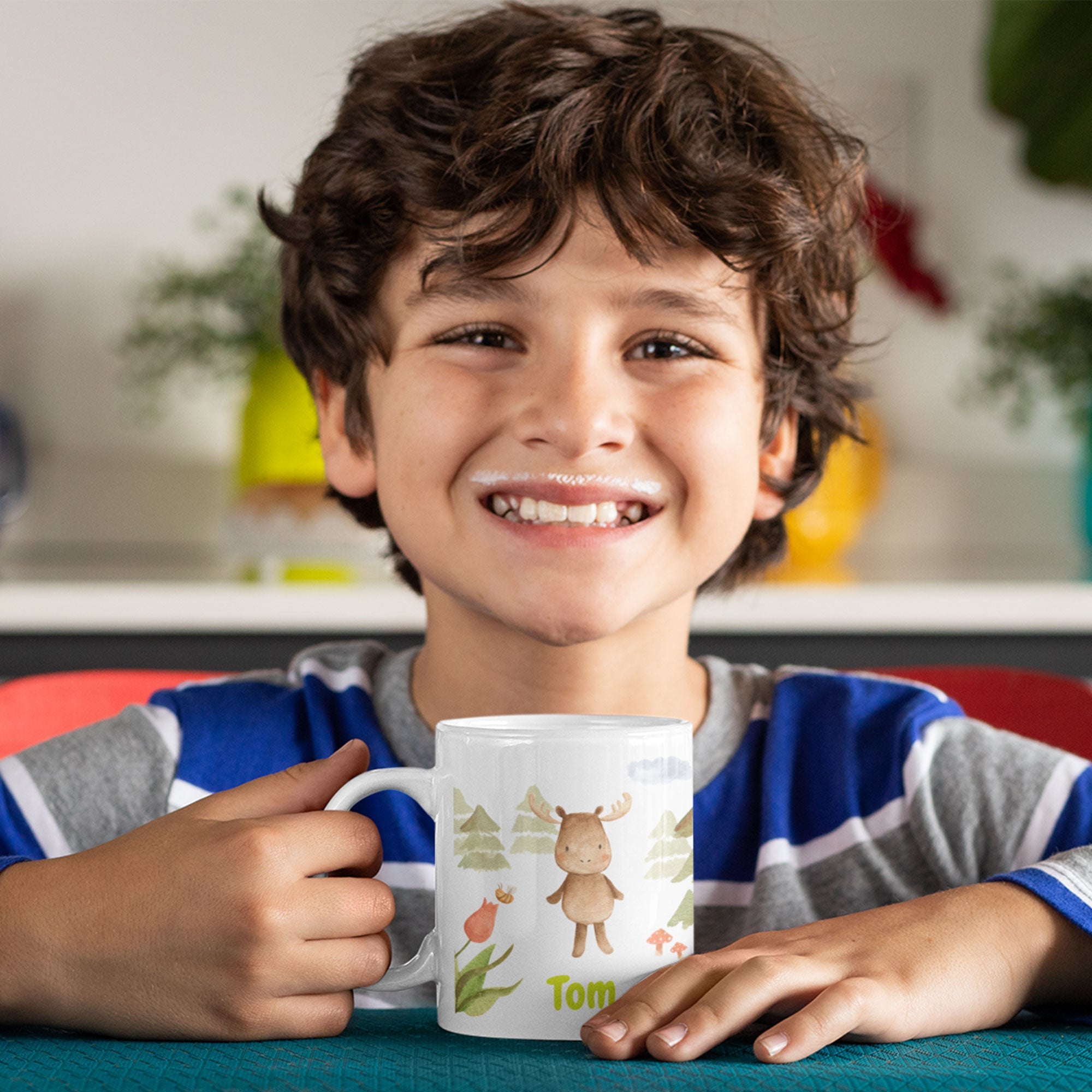 Personalisierte Kindertasse mit Namen und Aquarell-Wald-Motiv, Kinderbecher aus Keramik mit buntem Walddesign