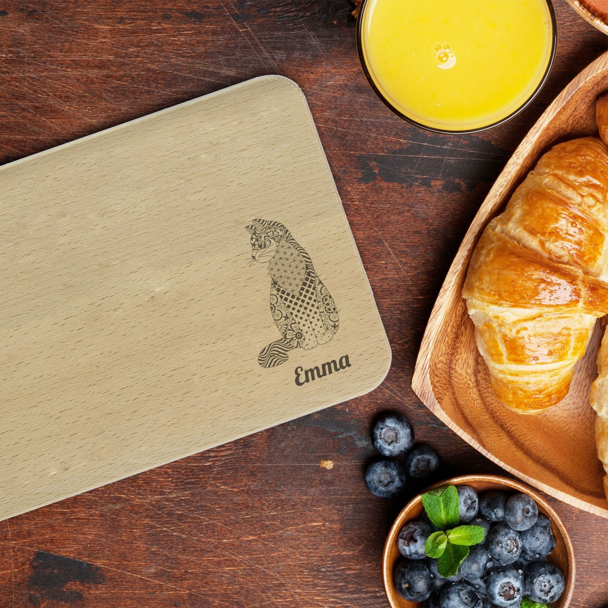 Personalisierbares Frühstücksbrettchen mit Gravur, zeigt individuell gravierten Text, Logo oder Foto für Kinder-druckerei.de