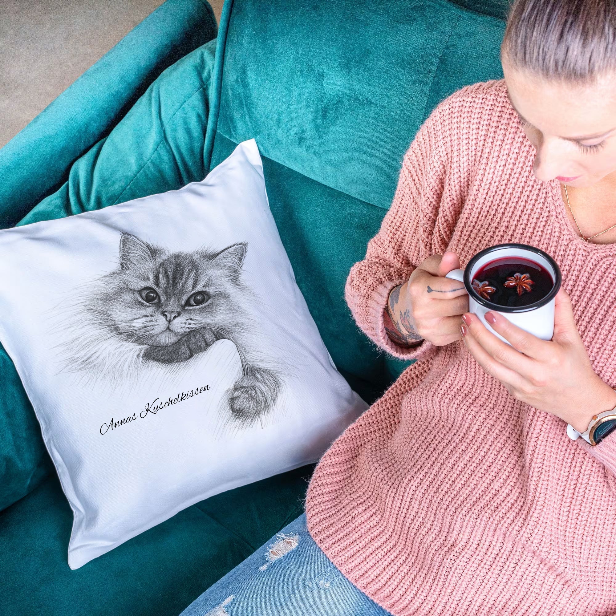Weicher Kissenbezug mit Bleistiftzeichnung und personalisierter Gestaltung, ideal für individuelle Dekoration.