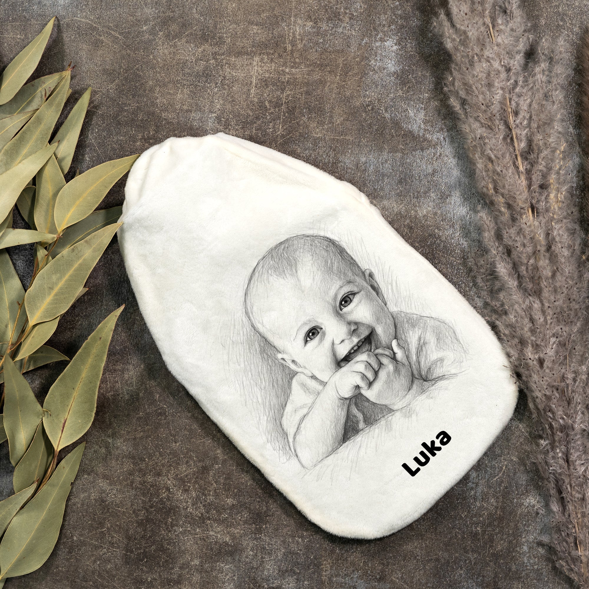 Wärmflasche mit Bleistiftzeichnung und Individualisierung - aufkleberdrucker.de