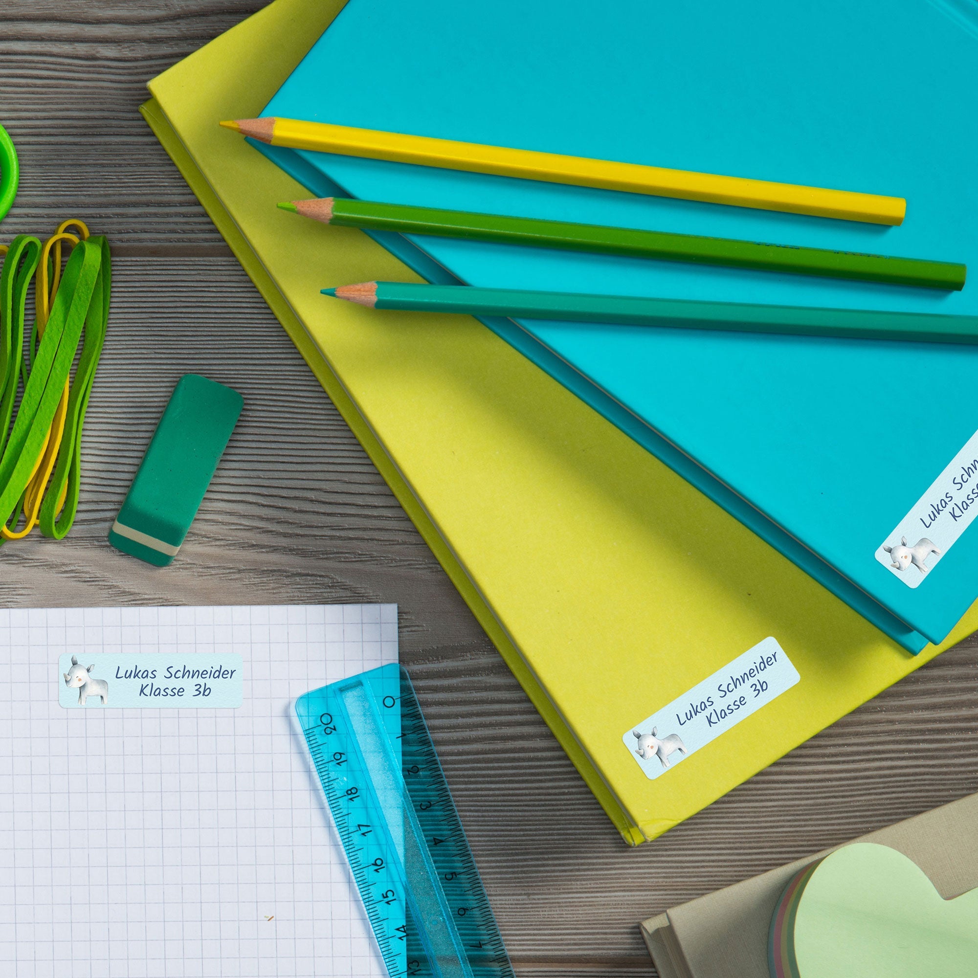 Aquarell Namensaufkleber im 3- oder 4-zeiligen Design, 110 Stück, 50x15 mm, mit bunten Aquarellmustern auf weißem Hintergrund