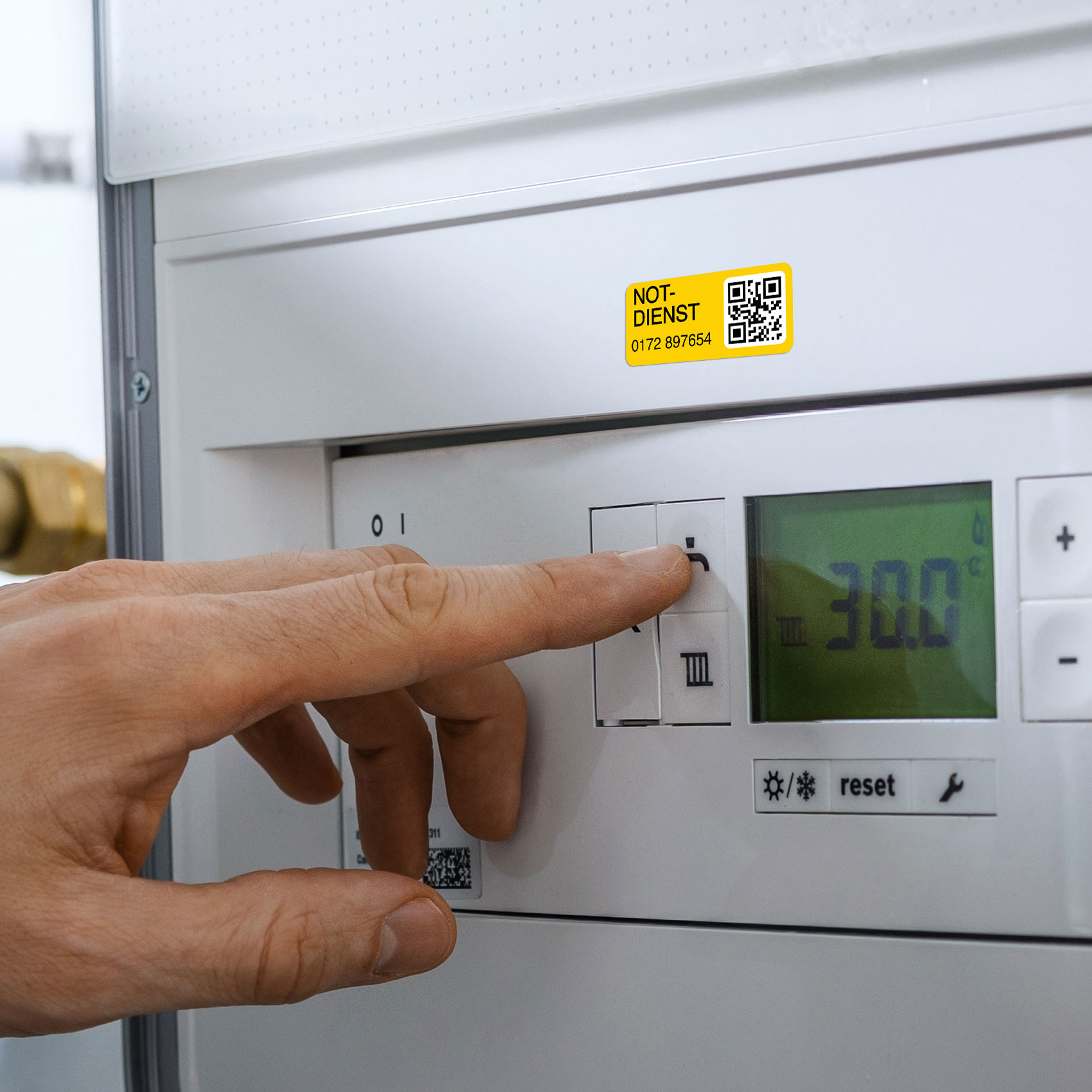 Starker Notfallkontakt-Aufkleber mit Telefonnummer und QR-Code, 30x13 mm, aufkleberdrucker.de, für schnelle Rettung.