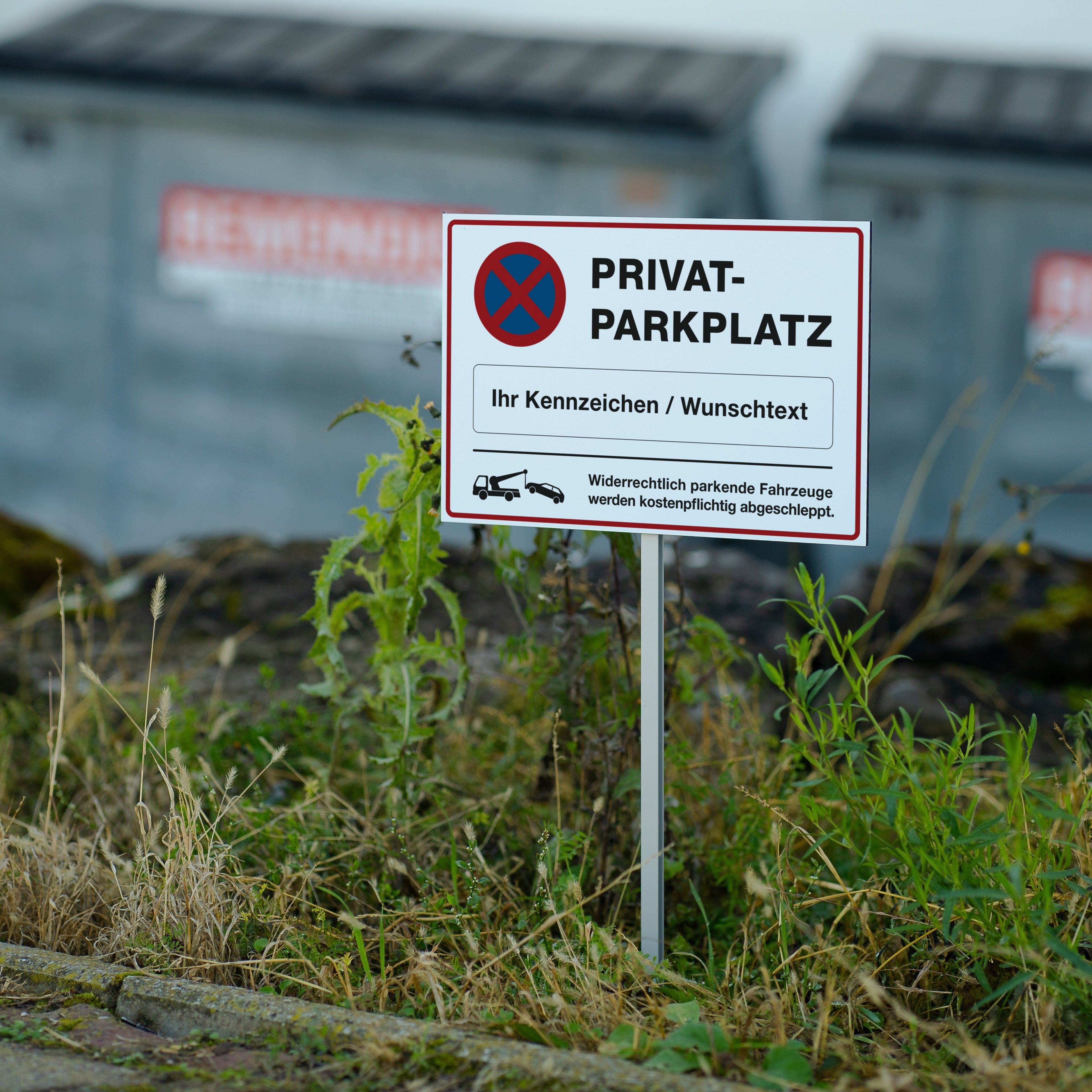 Privatschild "Privatparkplatz" mit individuellem Kennzeichen, 300x200 mm, aus Metall, mit schwarzer Schrift auf weißem Hintergrund