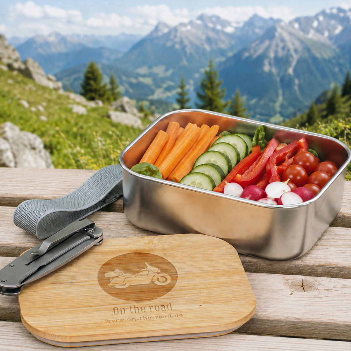 Edelstahl-Brotdose mit Bambusdeckel und Verschluss, individuell graviert, ideal für Kinder, von kinder-druckerei.de