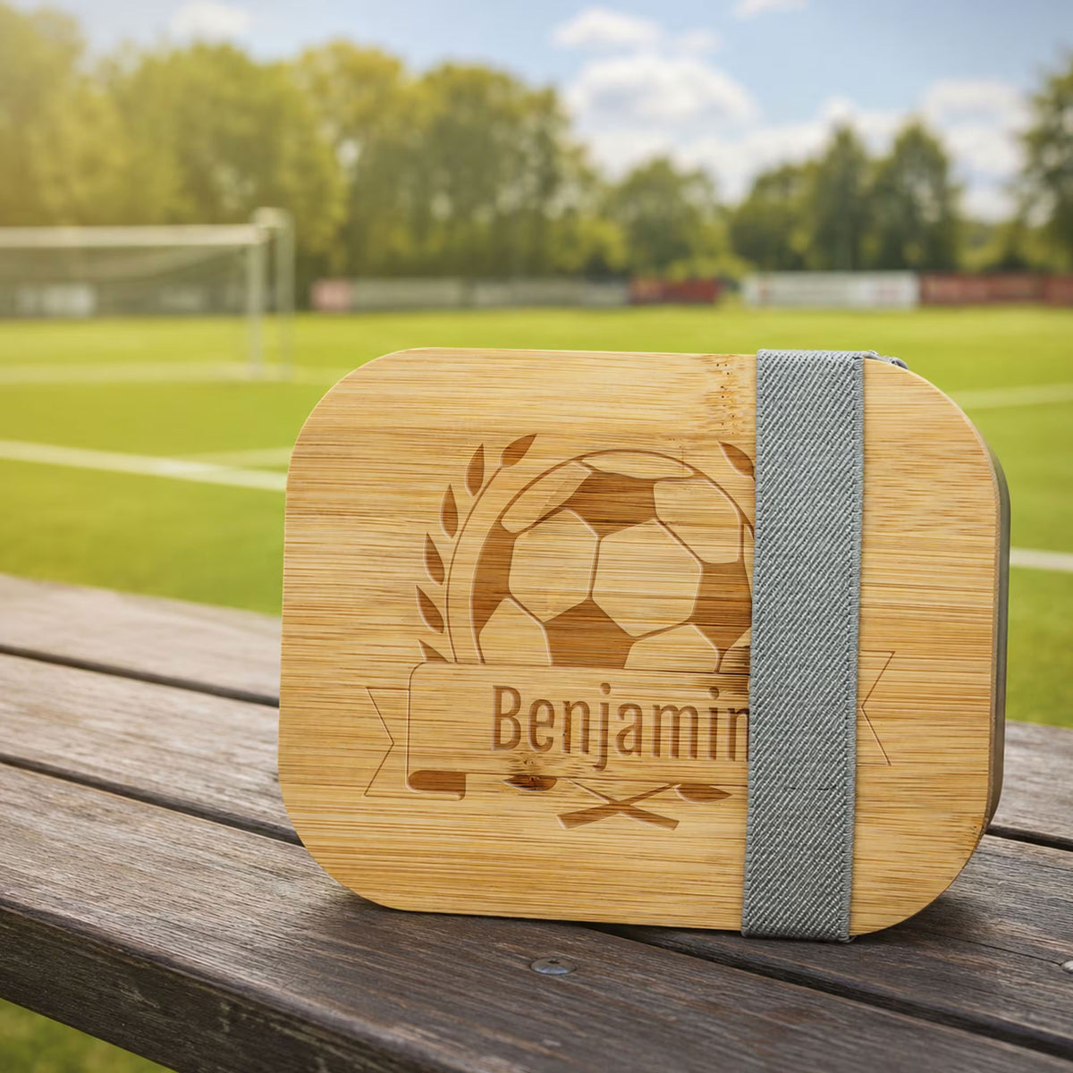 Edelstahl-Brotdose mit Bambusdeckel und Verschluss, personalisiert mit Gravur, perfekt für Kinder.
