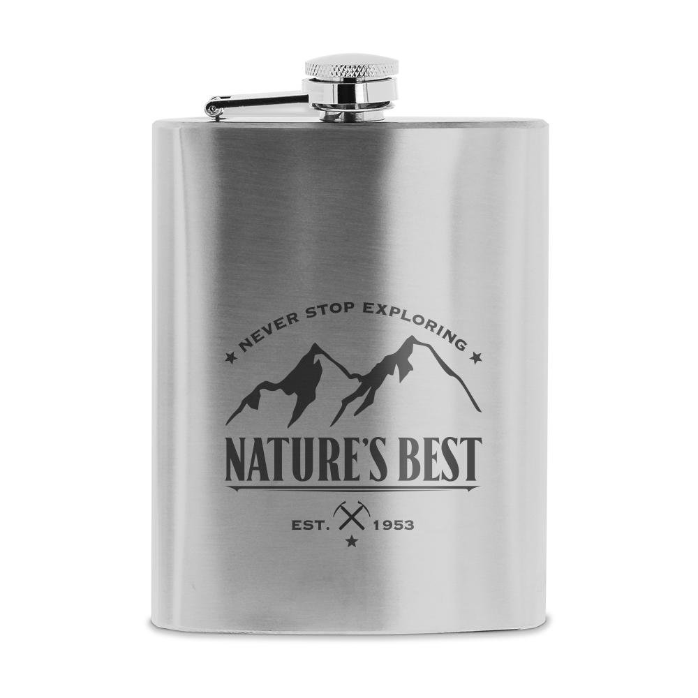 Edelstahl-Flachmann als Geschenkartikel, Maße 9,5 x 13,6 x 2 cm, mit Gravur-Option, von gravur-fabrik.de