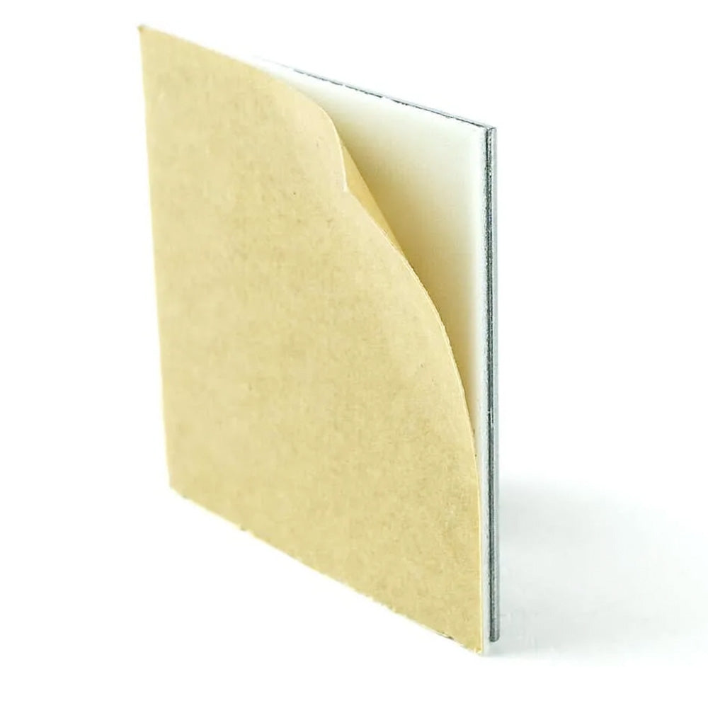Zwei Haftbleche mit Öse und Dübel, 45x45 mm, für Schilderbefestigung, in Set, aufkleberdrucker.de